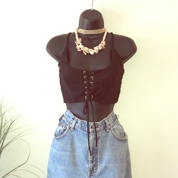 GoJane Tops - ⚡️Sale ⚡️Black crop top perfect for layering ✨